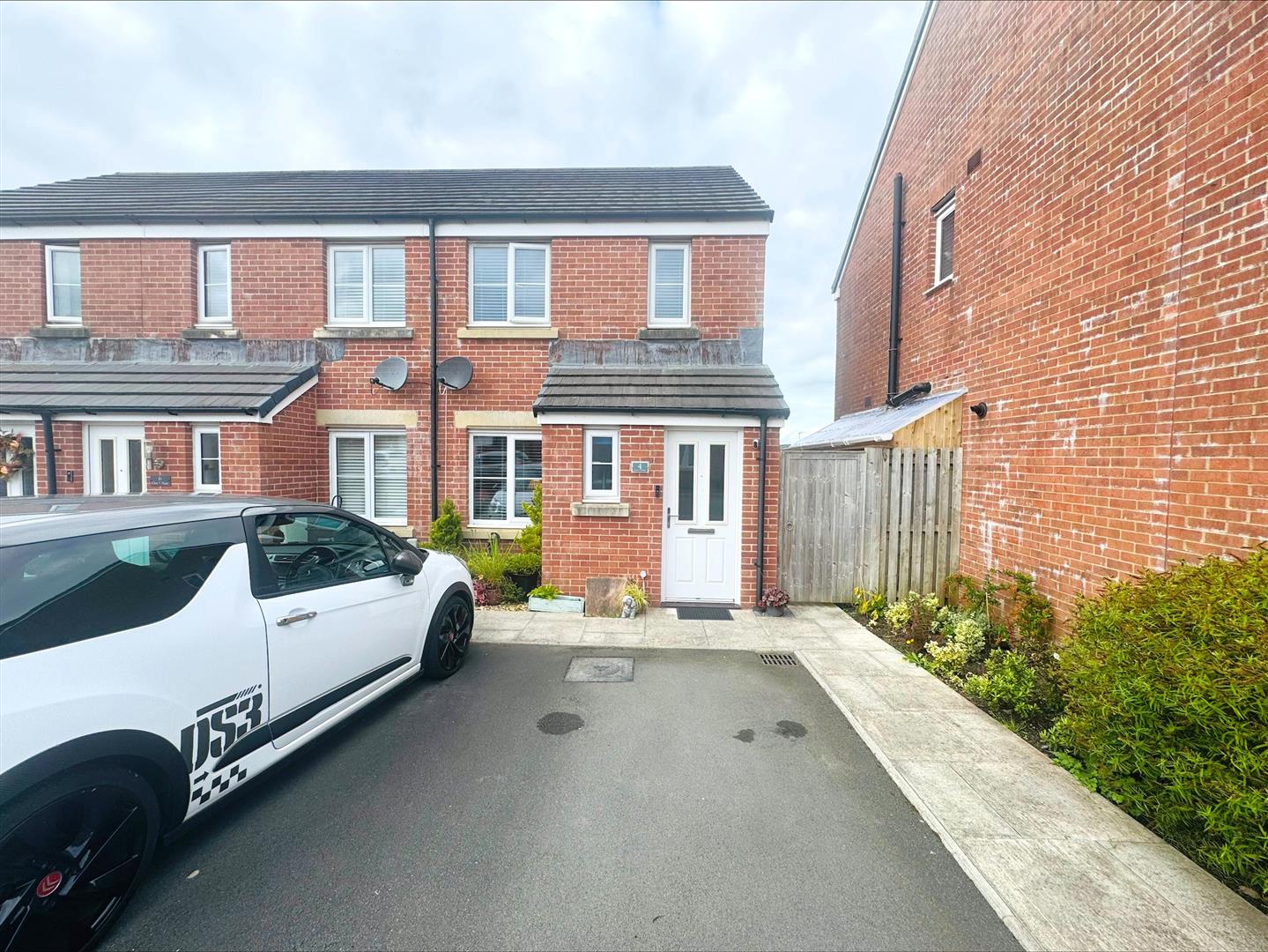 Clos Y Nant, Carway, Kidwelly, SA17 4JH